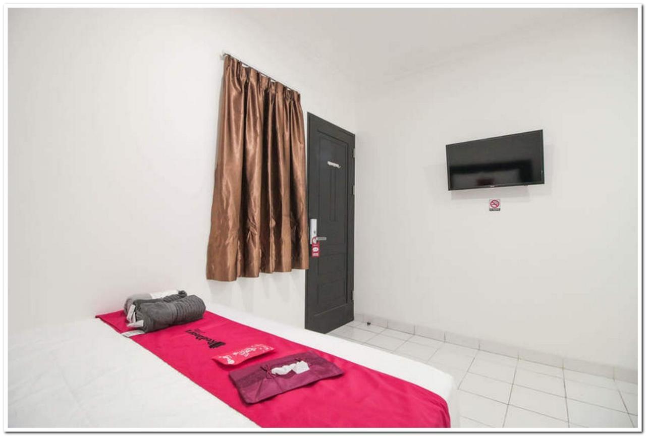 Reddoorz @ Ruko Itc Roxy Mas Hotel Jakarta Buitenkant foto